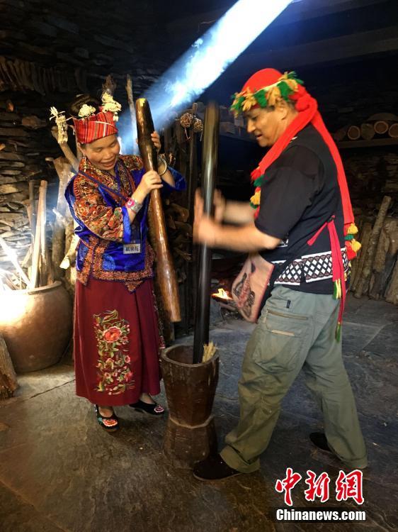 男Ji大巴进入女人的久