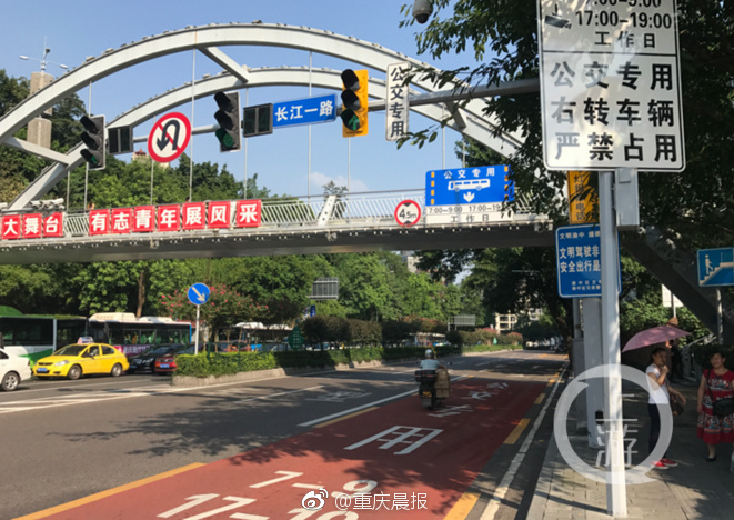 白丝女仆疯狂 喷水自慰绿巨人