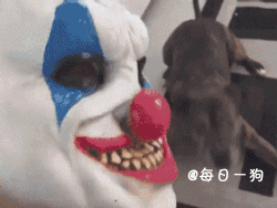 他掀开裙子舌头伸进去看视频