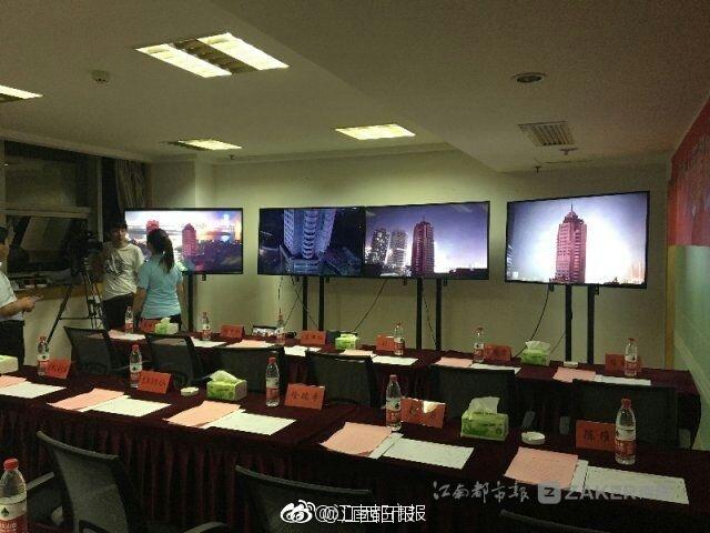 三攻一受4P巨肉寝室