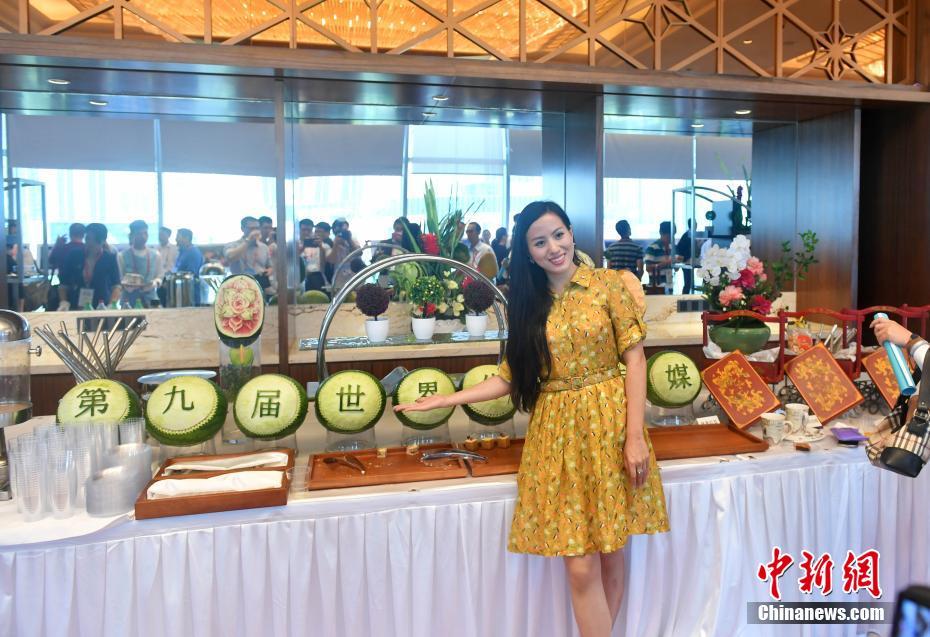老师扒下内裤让我爽了一夜袁老师