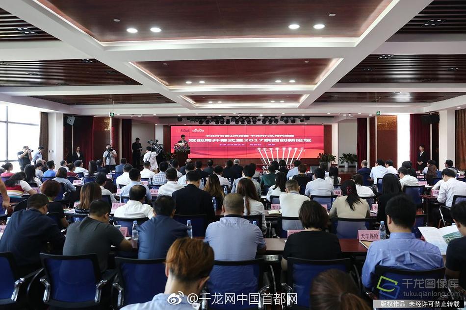 女警吊起来两腿扯开电击
