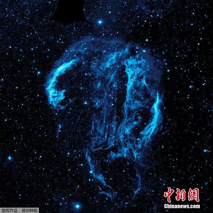 白丝魅魔玉足夹住榨精