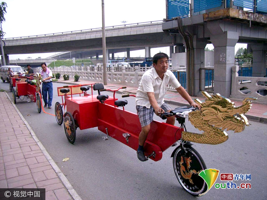女厕所偷拍尿尿露毛