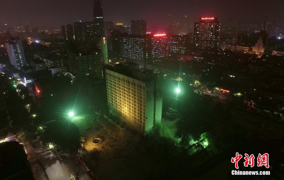 末发成年娇小性XXXXX