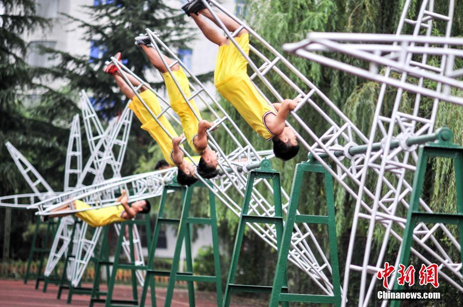 靠逼软件下载