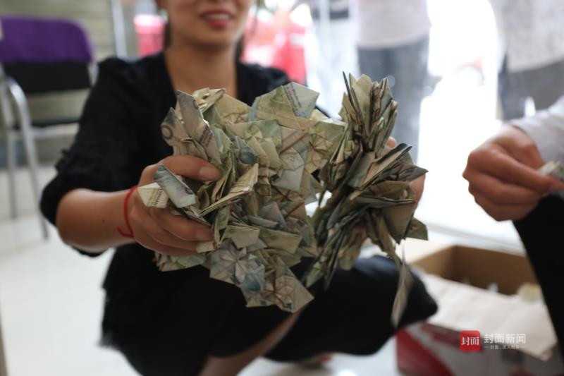 欧美娇小疯狂性色Xxxx喷水