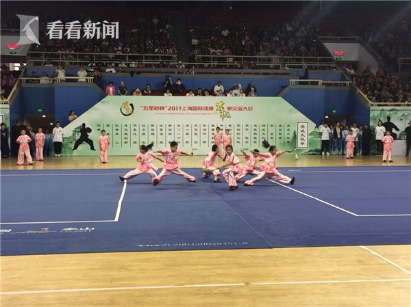 大白屁股撒尿XXXXSSSS