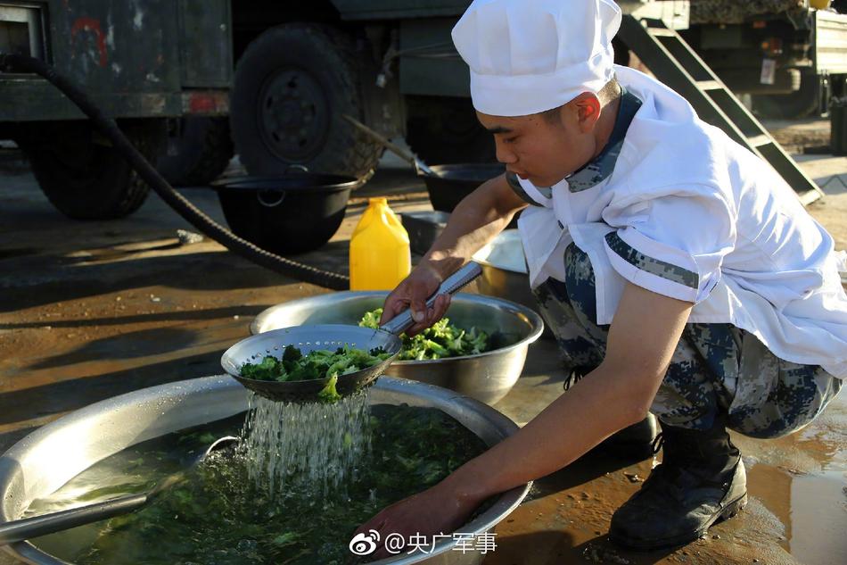 Porno偷拍尿尿