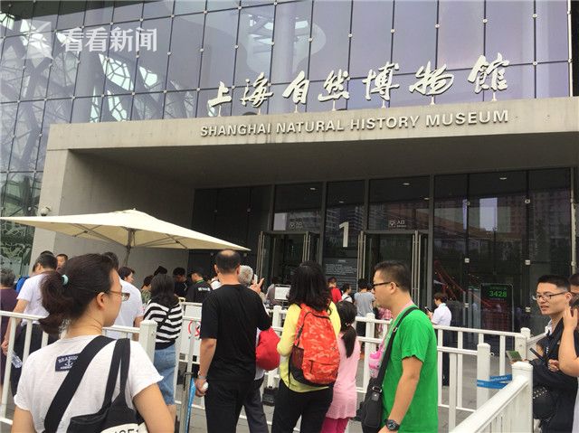 被女同学摁住玩弄小ji ji