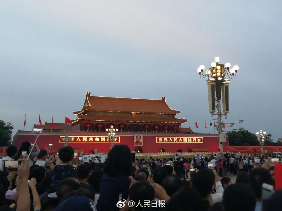 美女让自己的秘 给男生桶