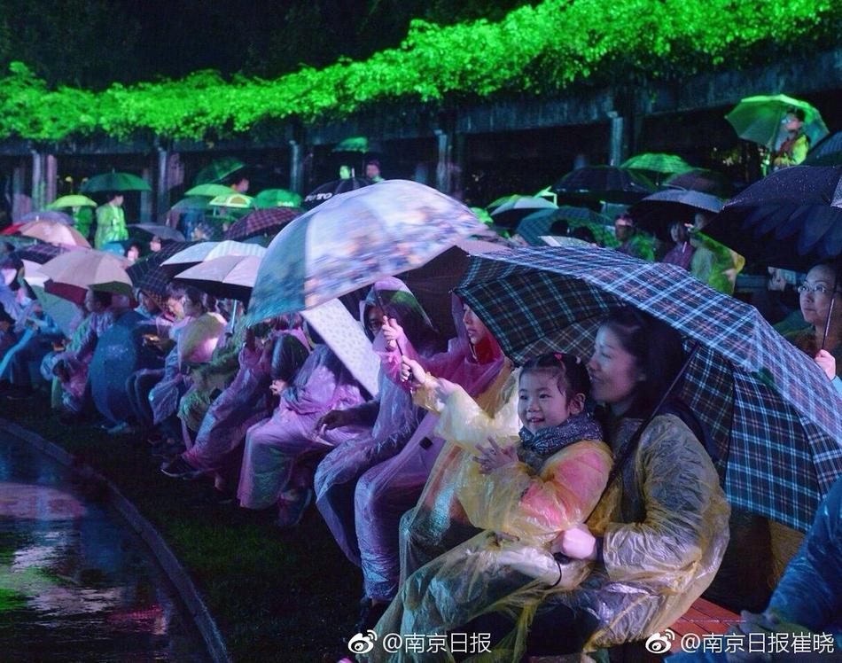国产真实乱婬A片三区高