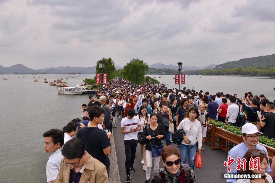 动漫美女被 被扒开羞羞3b