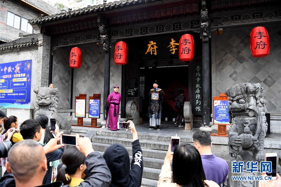 女人把秘 扒开给男人爽的美片