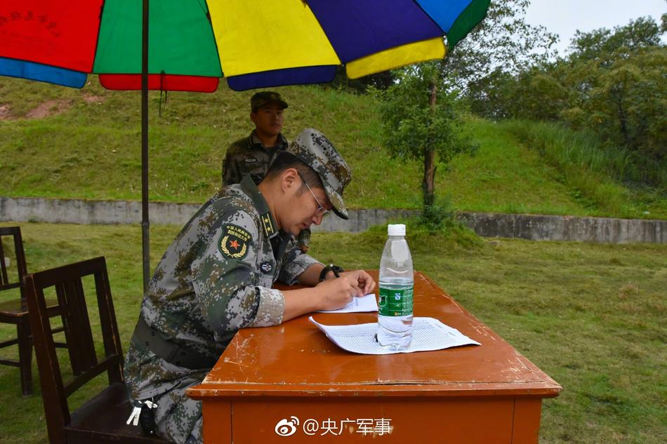 新疆中妇女偷窥盗摄