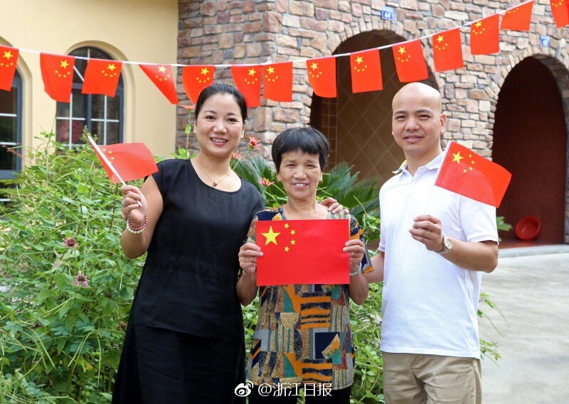 丝袜老师踩我的 出精