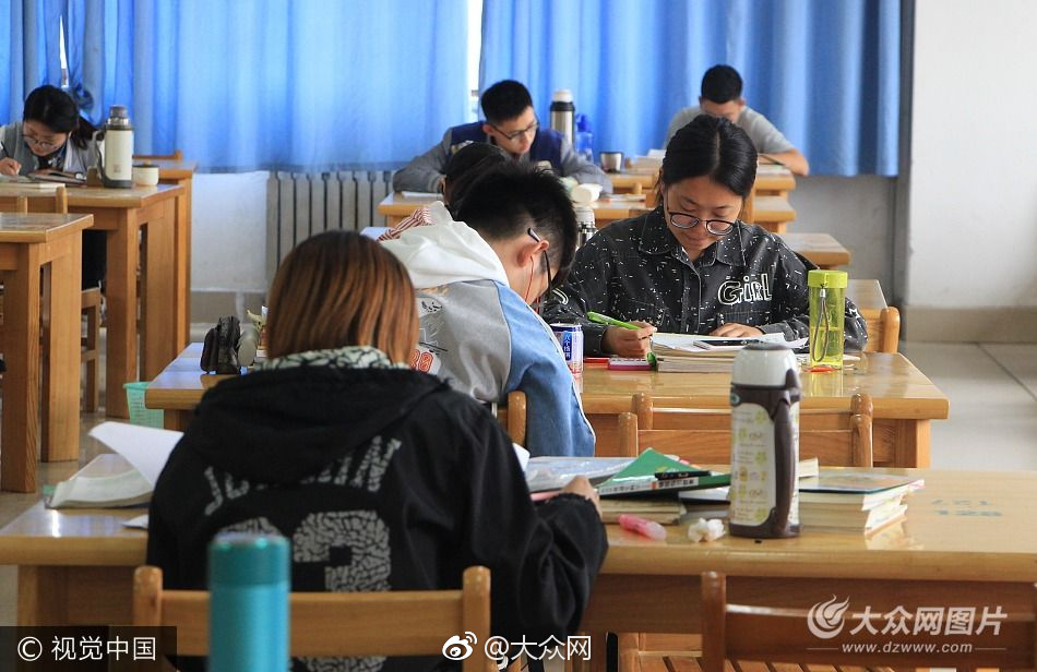 荷兰极品艳妇Videos