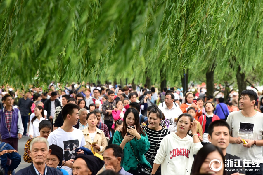 虎白女粉一线天白馒头图片