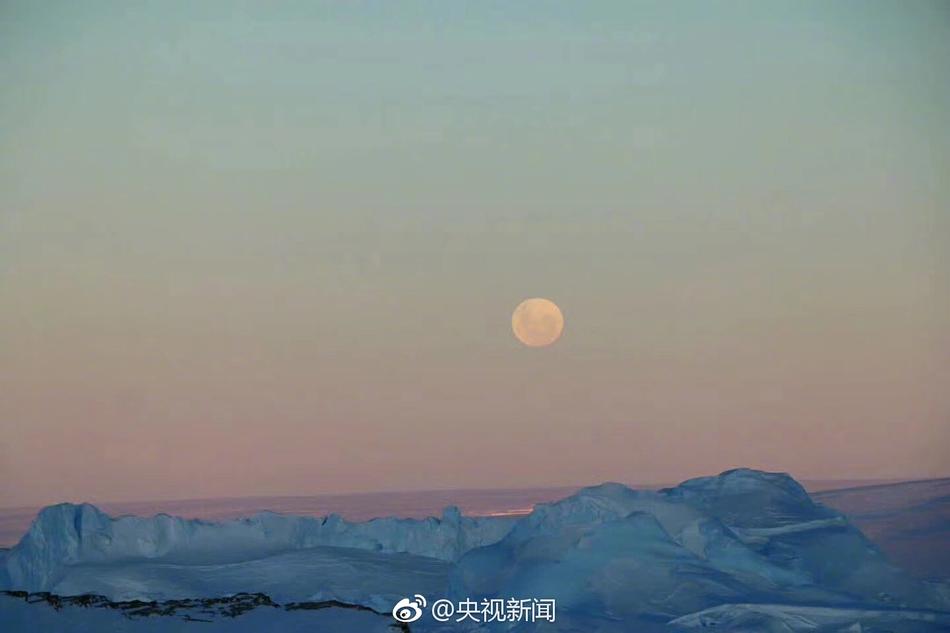 沟厕撒尿看个够