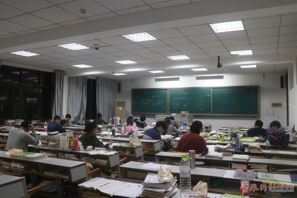 wc女厕撒尿tv女厕偷拍