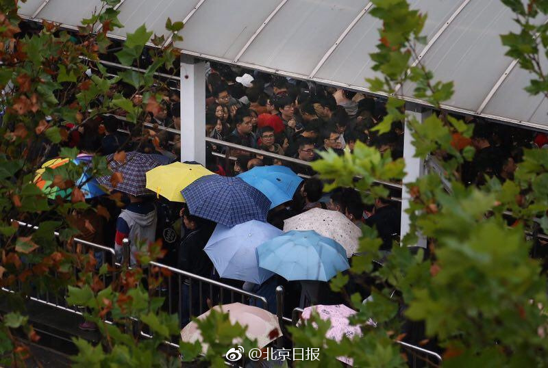 免费鲁片上面亲下面摸黄上黄