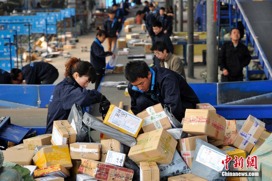偷情黄色三级片公一车
