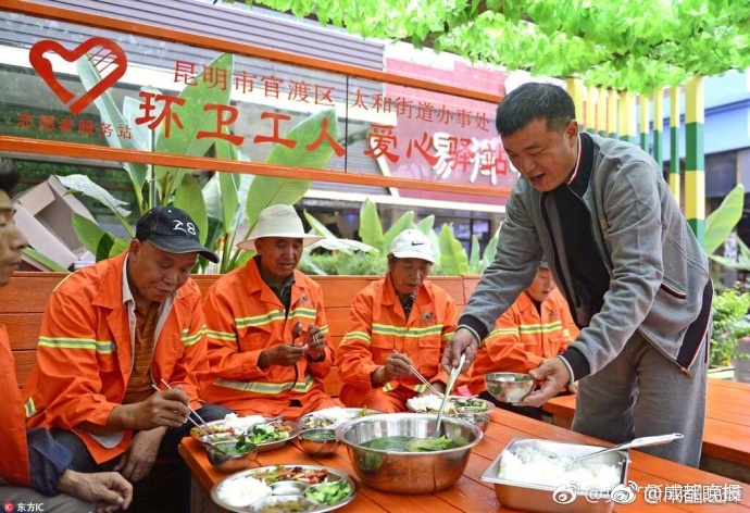 女同性恋互摸互吃奶