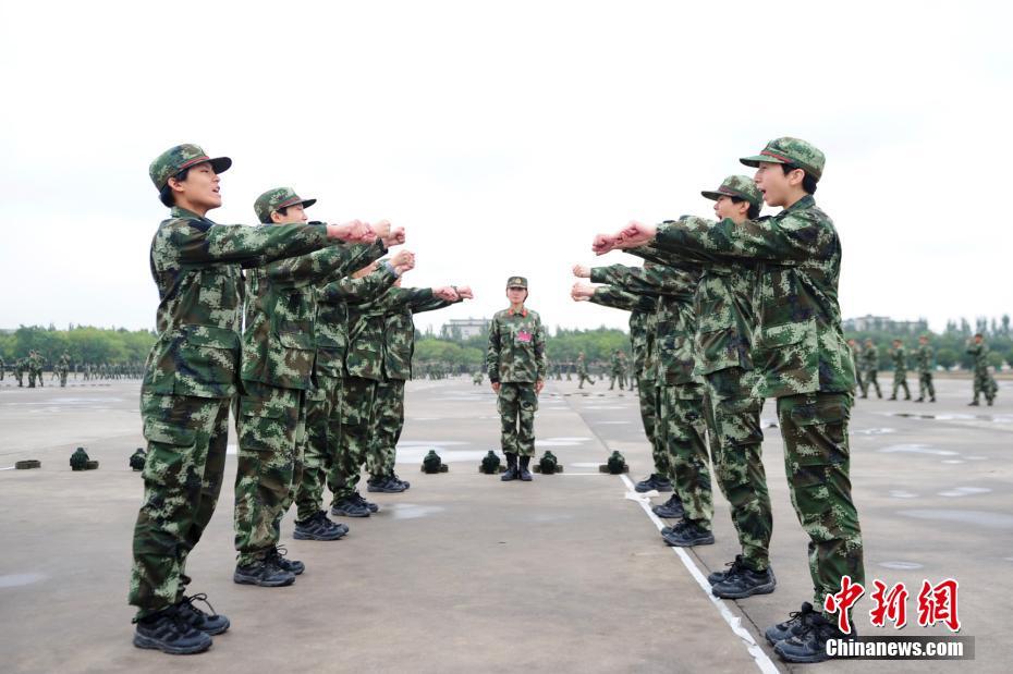 靠逼视频下载