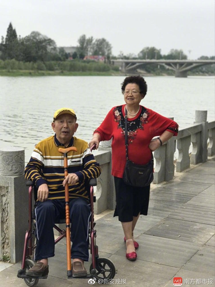 三个黑人狂躁刘玥