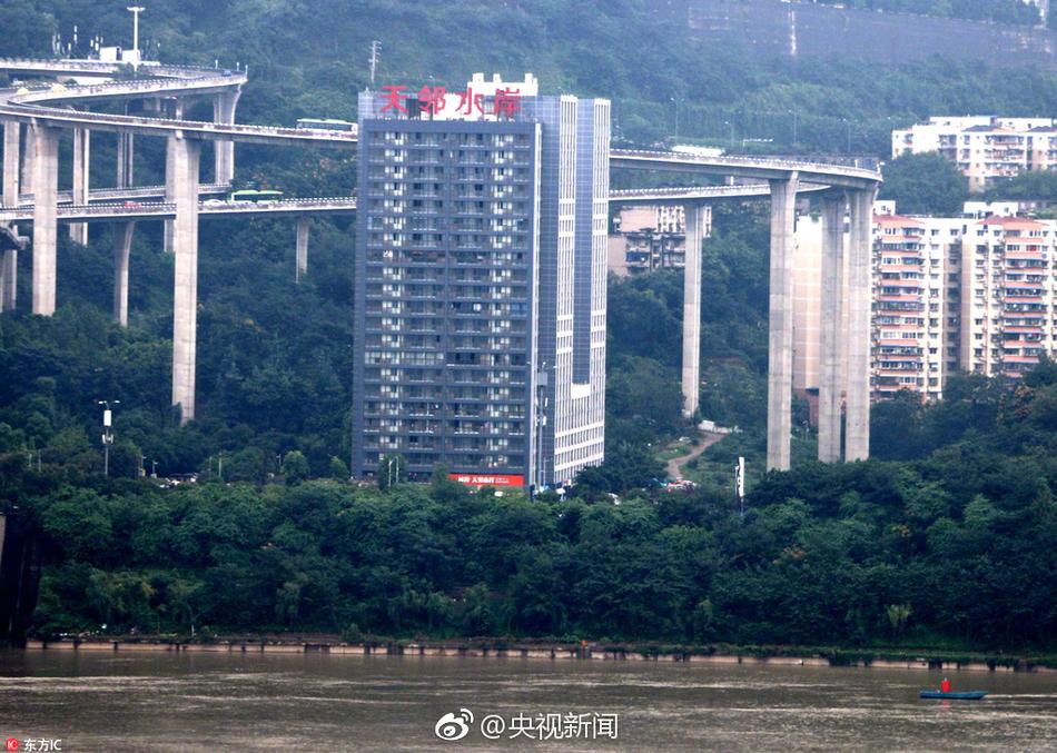 跪在老师的脚下吃丝袜脚