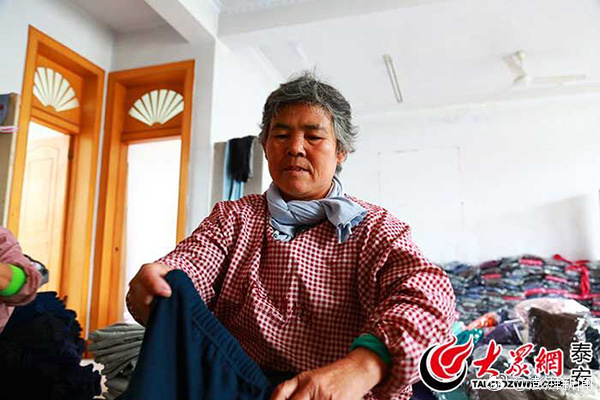 女人扒开腿秘 打扑克动漫原神