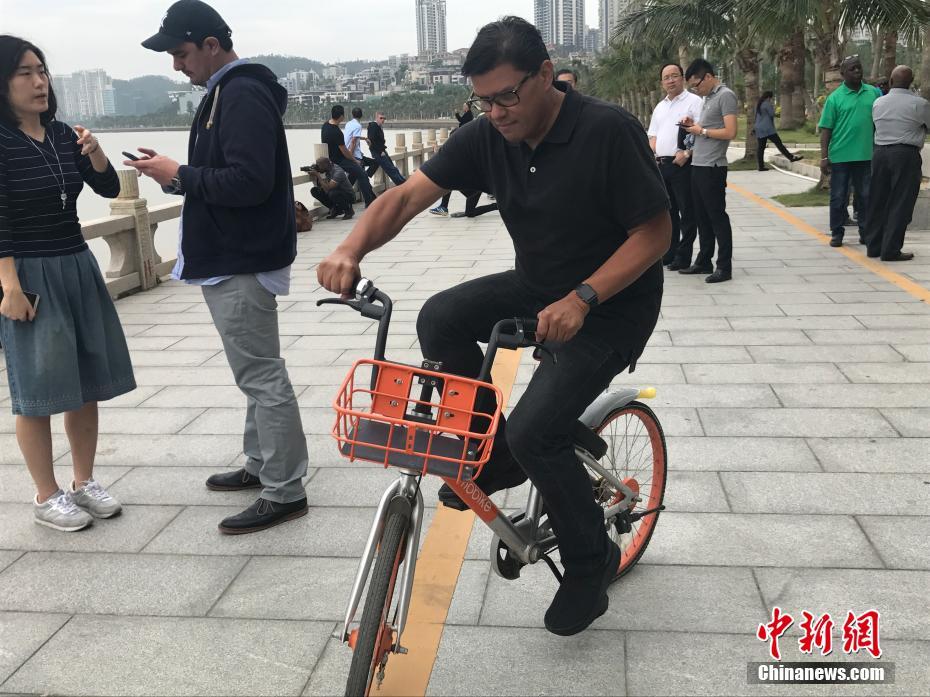 中国少妇狂情兔费三级片