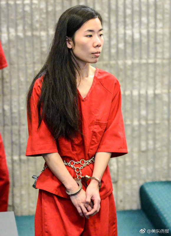 男生女生一起相嗟嗟嗟轮滑鞋