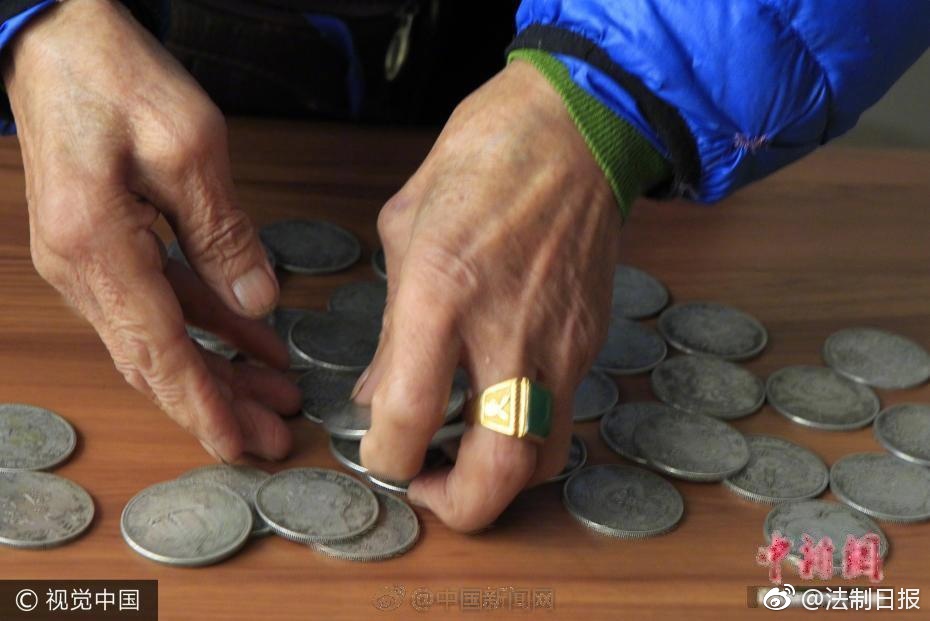 把内裤勒到屁缝羞耻打屁股