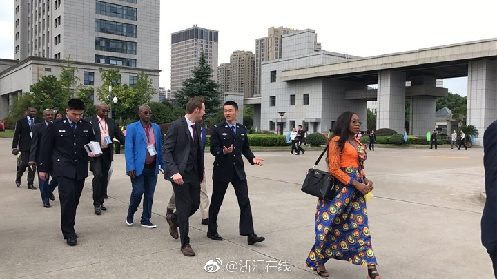 成人 线 上 影片