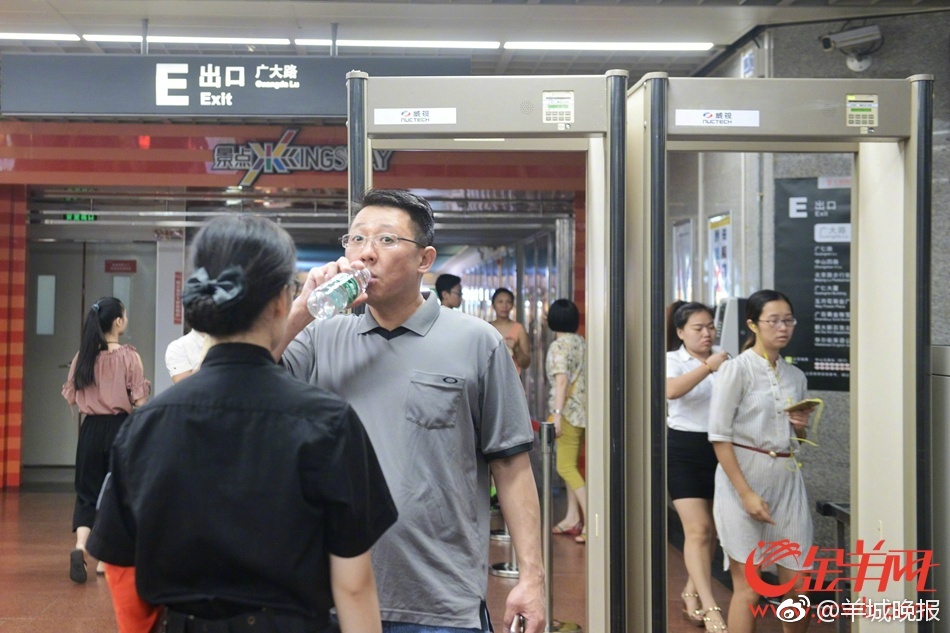 吃奶无码区
