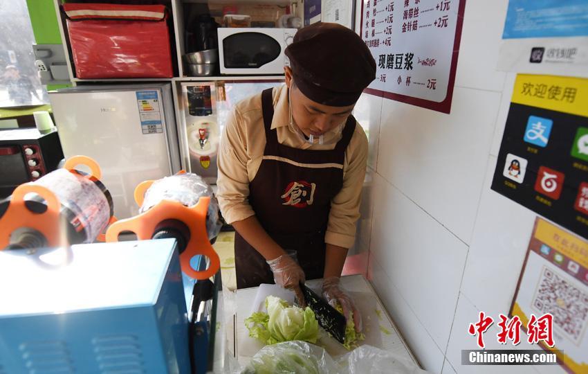 亚洲成人免费