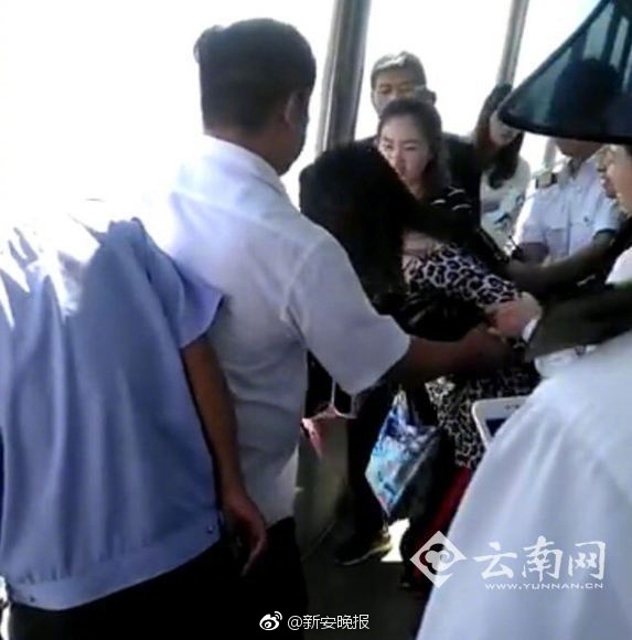 刺青帥哥直播幹偽娘