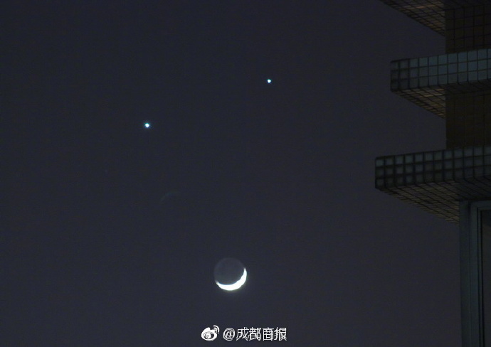 3p公交车被男人摁住狂躁