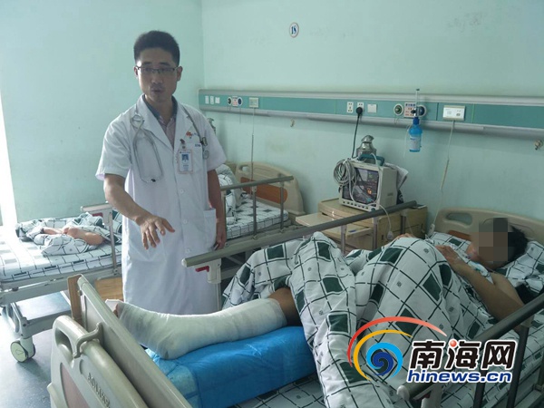 裸交、?洗浴偷拍
