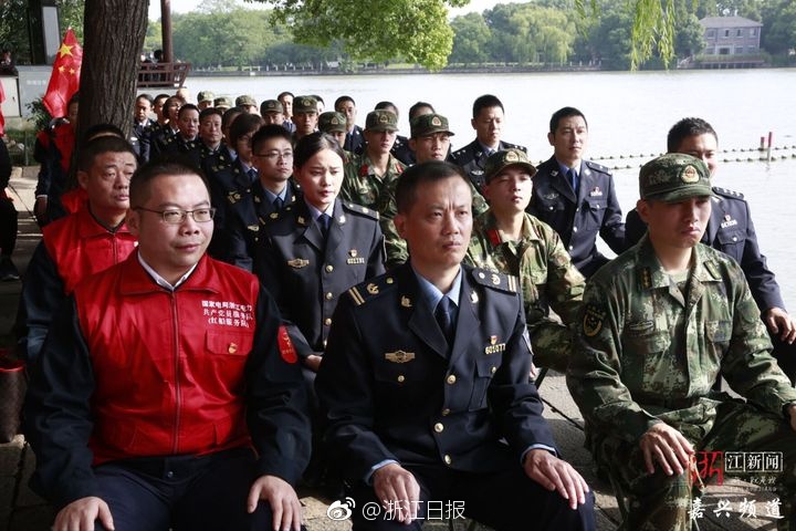 色戒中吸奶头高潮了几次