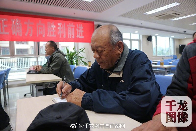 美女脱 露出 吃我的