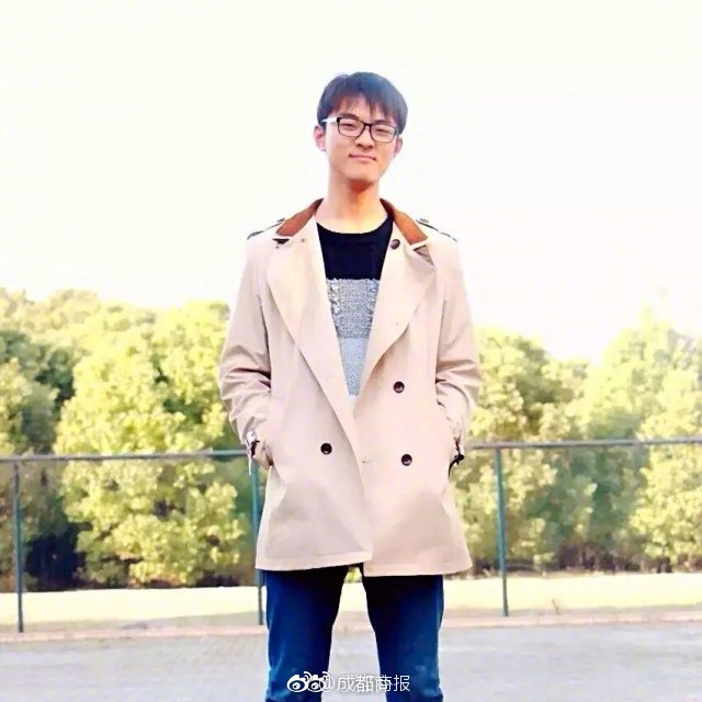 警官摸硬了我的大J8男男
