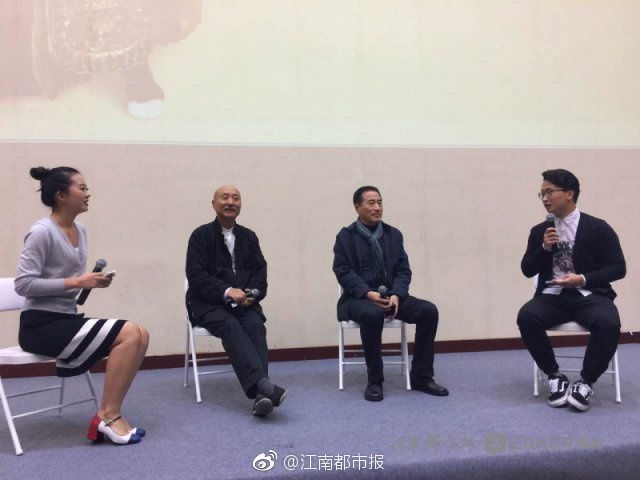 变态撕开内衣 吸奶头蒙眼