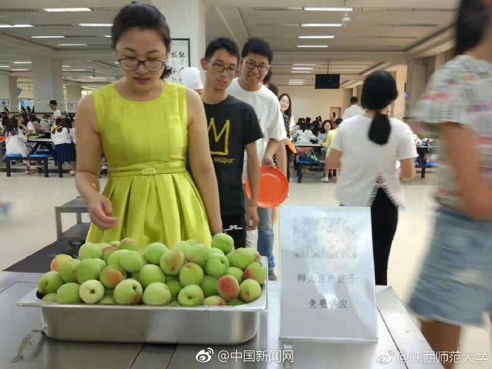 美女扒开腿秘 让人桶爽