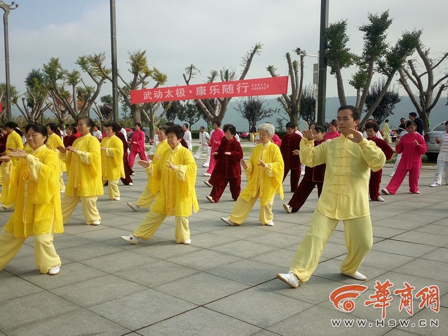 他将头埋进双腿间吮小核日本