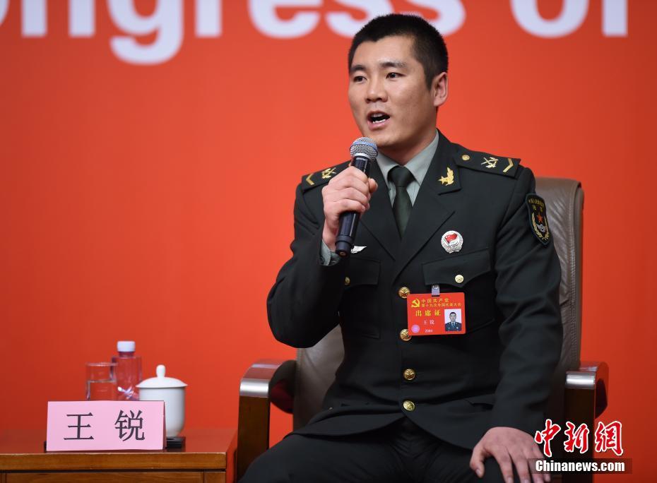 免费吃奶摸下激烈