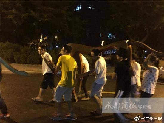 爸爸叫我cod妈妈小新外婆的故事