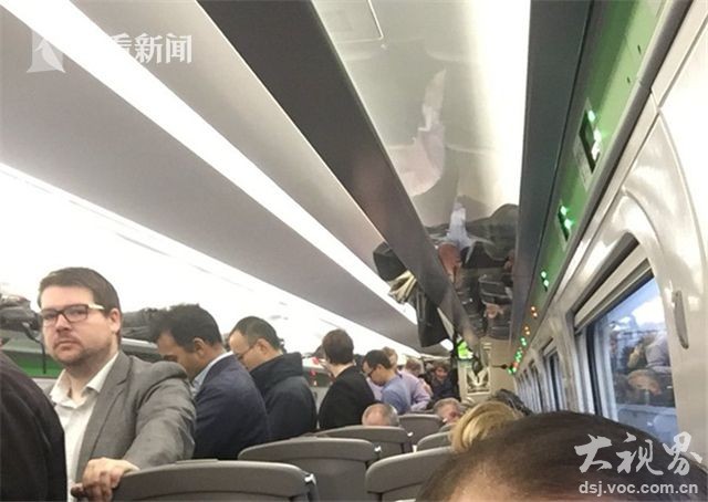 两男一女一个 一个摸