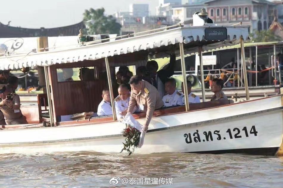 老头老太野外做爰